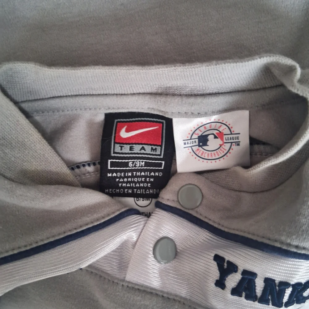 Nike MBL NY Yankees Infants Gray Onesie Sz 6-9 Mo